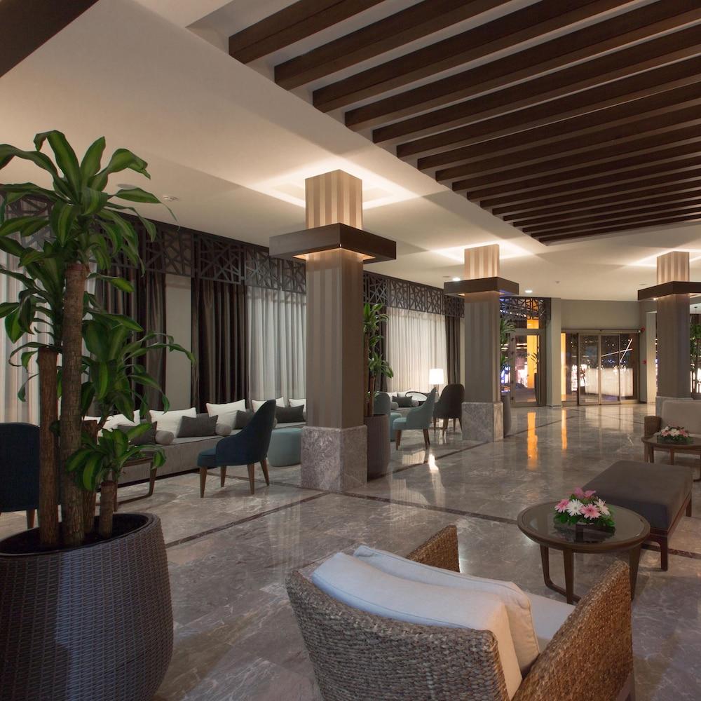 Paloma Marina Suites - Adult Only 쿠사다시 외부 사진