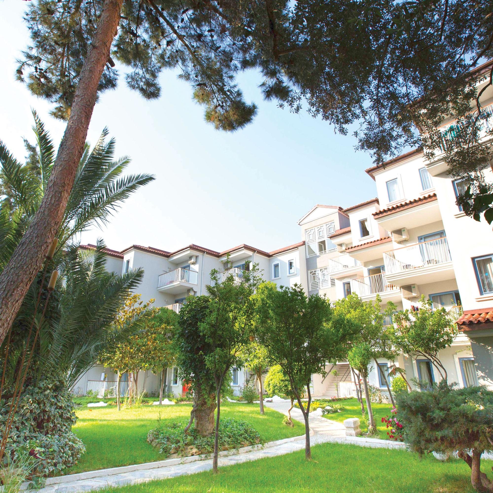 Paloma Marina Suites - Adult Only 쿠사다시 외부 사진