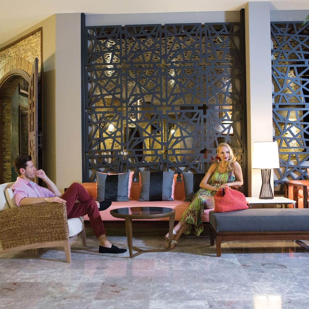Paloma Marina Suites - Adult Only 쿠사다시 외부 사진
