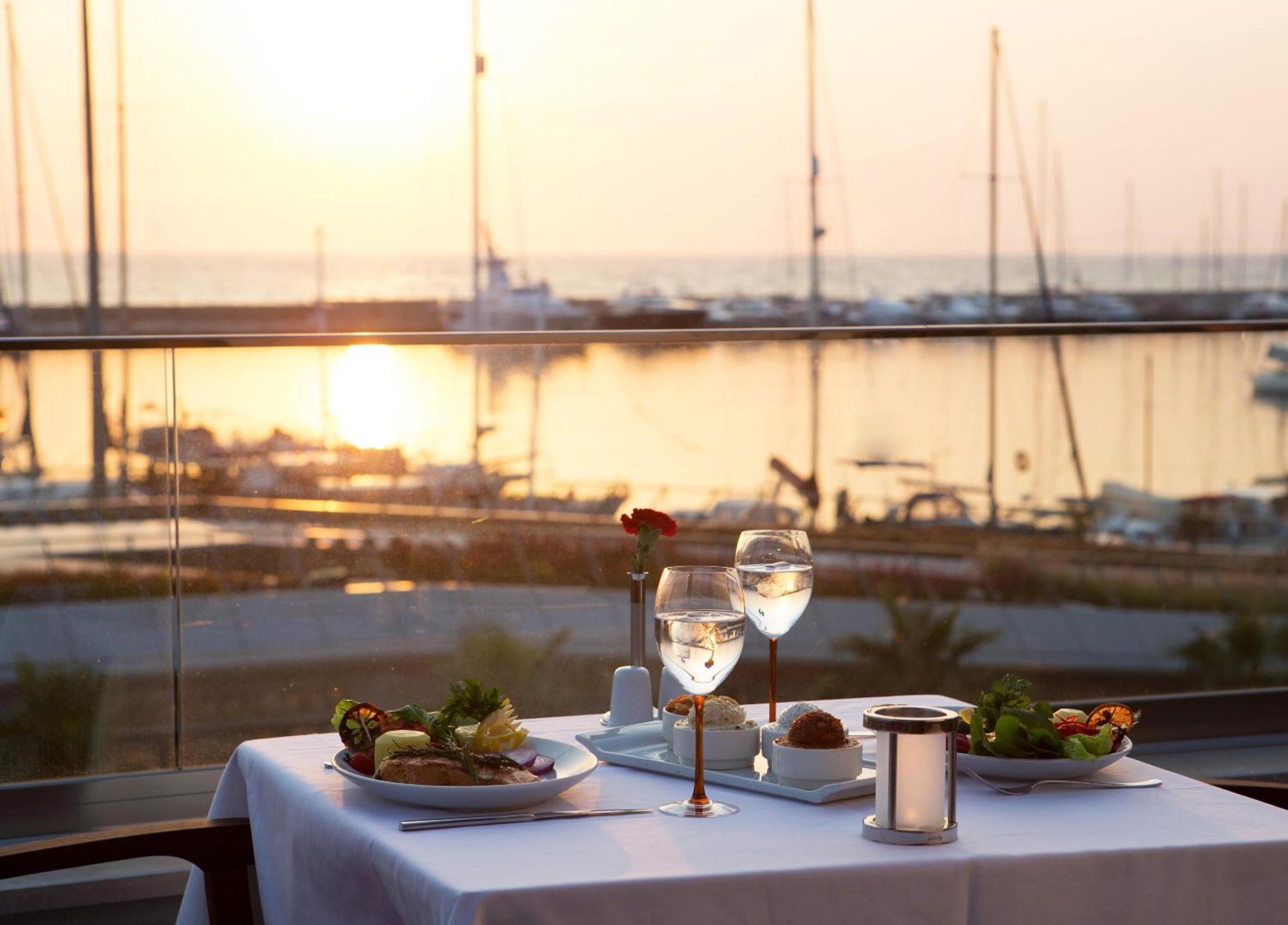 Paloma Marina Suites - Adult Only 쿠사다시 외부 사진