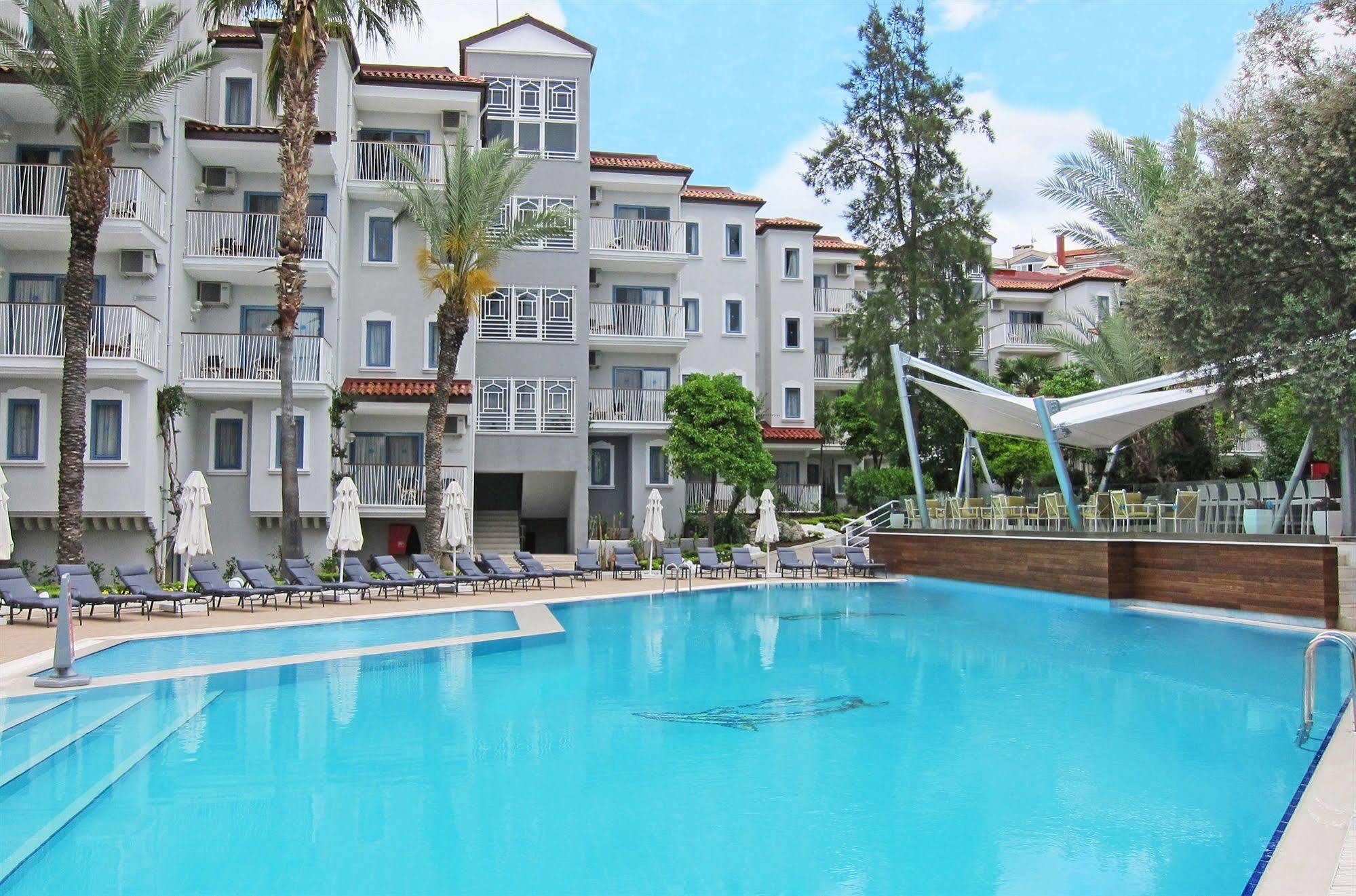 Paloma Marina Suites - Adult Only 쿠사다시 외부 사진
